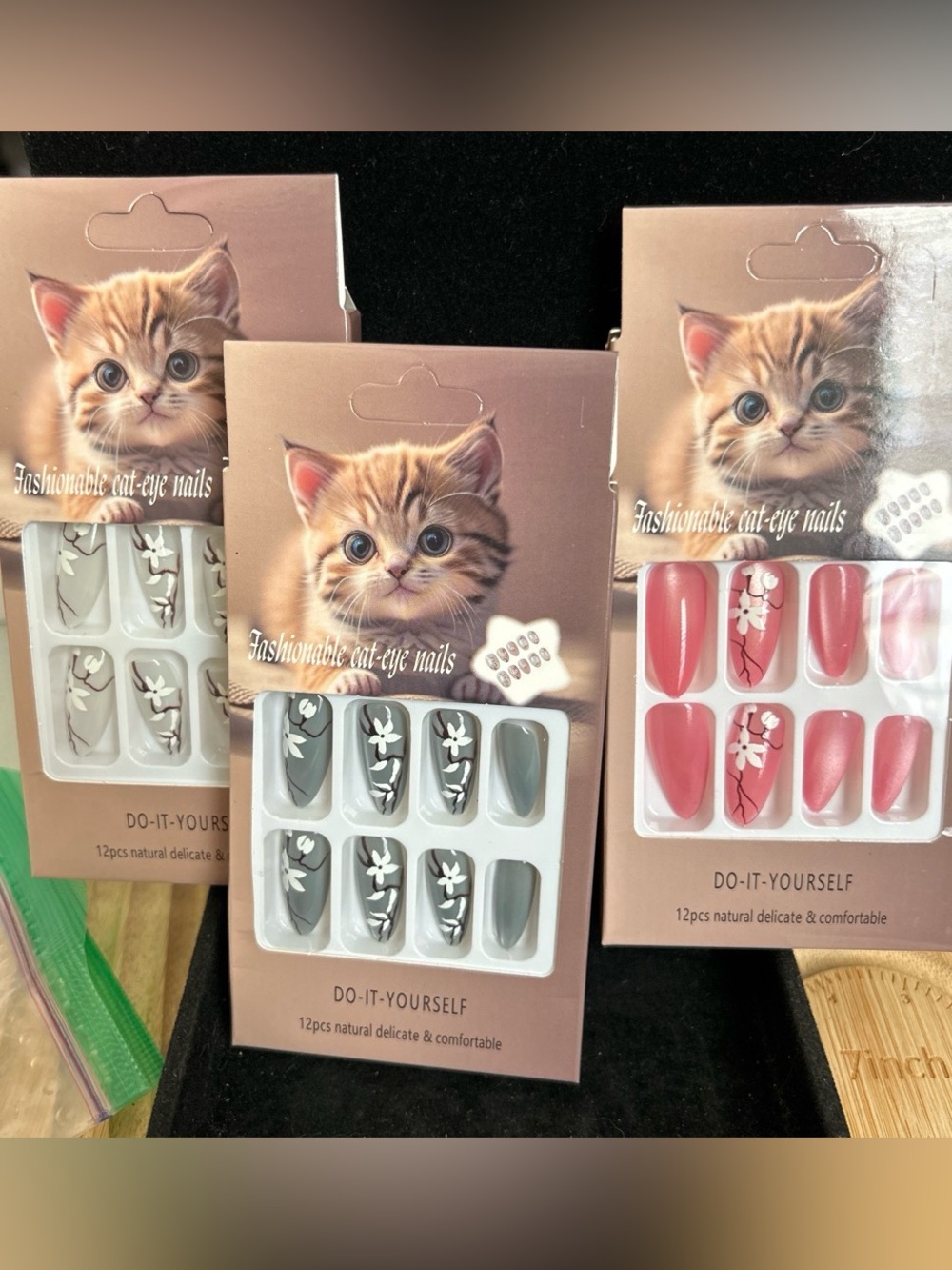 Fashionable Cat-Eye Press-On Nails - Pink Floral (Brand: ) (3pcs)